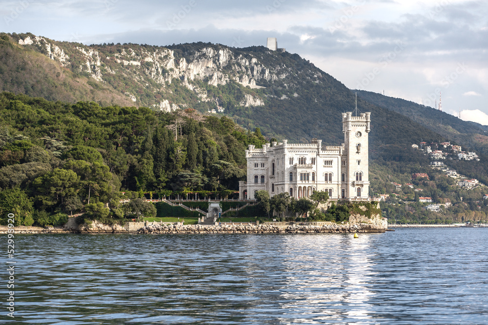 Castello di Miramare a Trieste visto dal mare, Italia