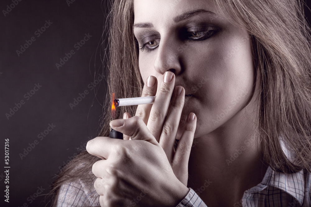 Fototapeta premium Smoking cigarette