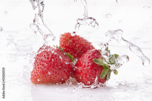 fragole splash © luigi giordano
