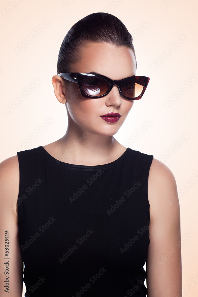 Portrait of beautiful and fashion girl in sunglasses, studio sho Portrait of beautiful and fashion girl in sunglasses, studio sho