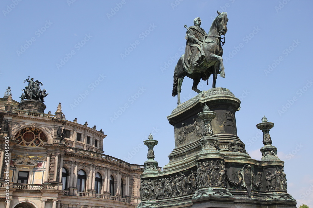 Памятник королю Иоганну на коне в Дрездене
