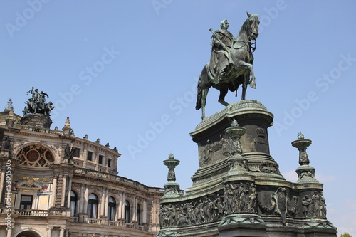 Памятник королю Иоганну на коне в Дрездене