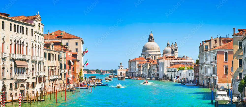Obraz premium Grand Canal and Basilica Santa Maria della Salute, Venice, Italy
