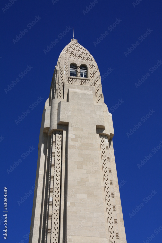 Fototapeta premium Ossuaire de douaumont Verdun Meuse Cimetière
