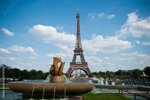 fontaines du trocadéro à Paris © pixarno