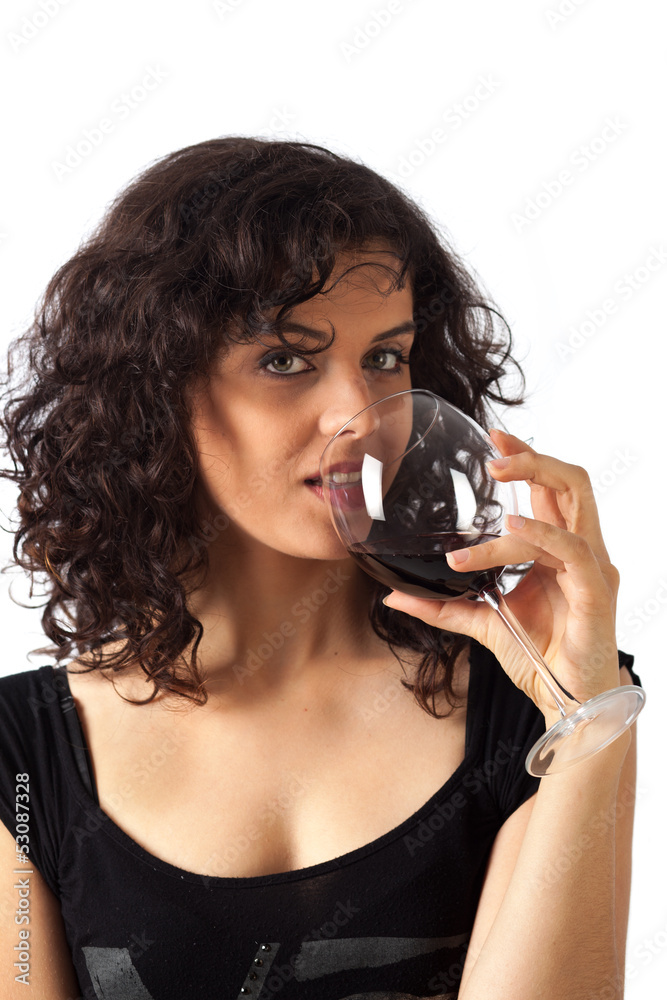 Giovane donna con calice di vino rosso Giovane donna con calice di vino rosso