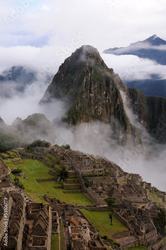 Machu Picchu im Nebel photo