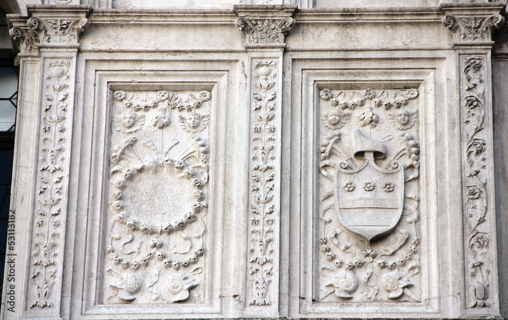 Detalle fachada principal del patio del Palacio Ducal (Venecia)