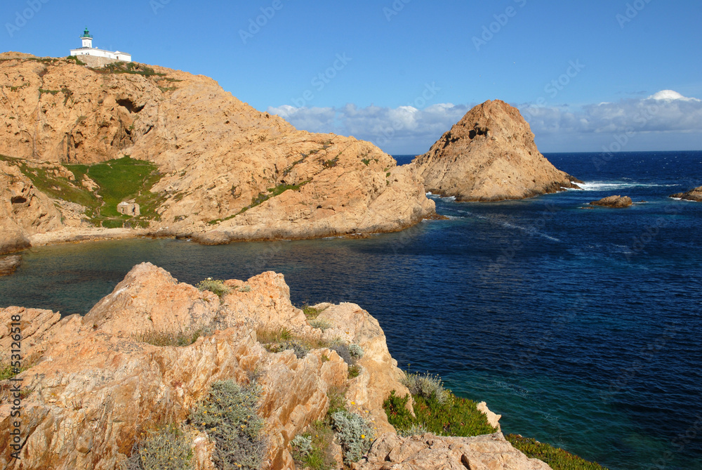 La presqu'île de la Pietra et son phare