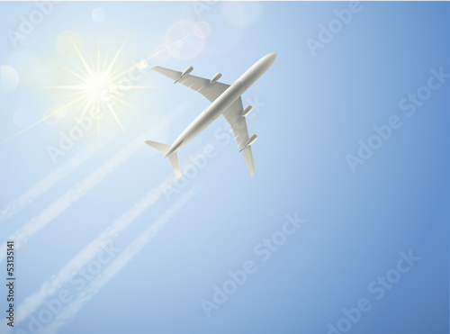 Flugzeug vor strahlendem Himmel