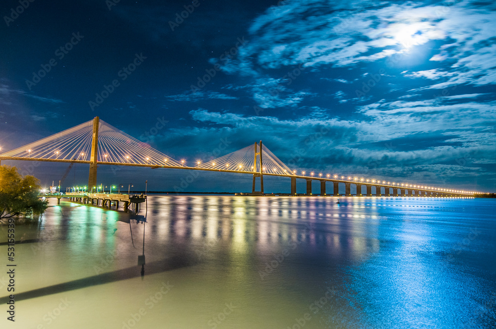 Naklejka premium Most Rosario-Victoria przez rzekę Parana, Argentyna