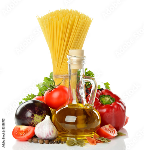 Fototapeta Naklejka Na Ścianę i Meble -  Vegetables, pasta and olive oil