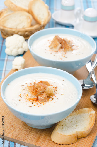 cold cauliflower soup with cottage cheese