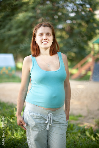  pregnancy woman against sunner park
