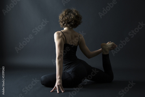 yoga posture preparation to ekapada raja kapotasana pigeon pose