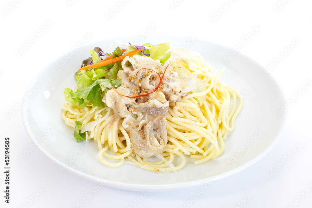 spaghetti pasta with green salad