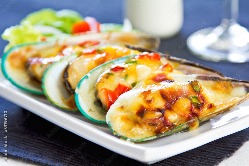 Baked Mussel with cheese