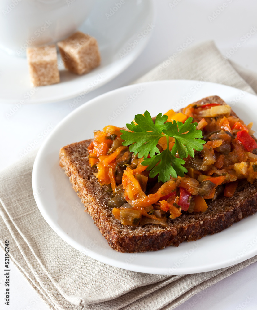 Fototapeta premium Wholegrain bread with vegetables