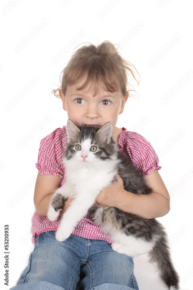 Kleines Mädchen mit Kätzchen Kleines Mädchen mit Kätzchen