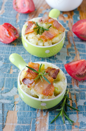 Mashed potatoes with cabbage and bacon