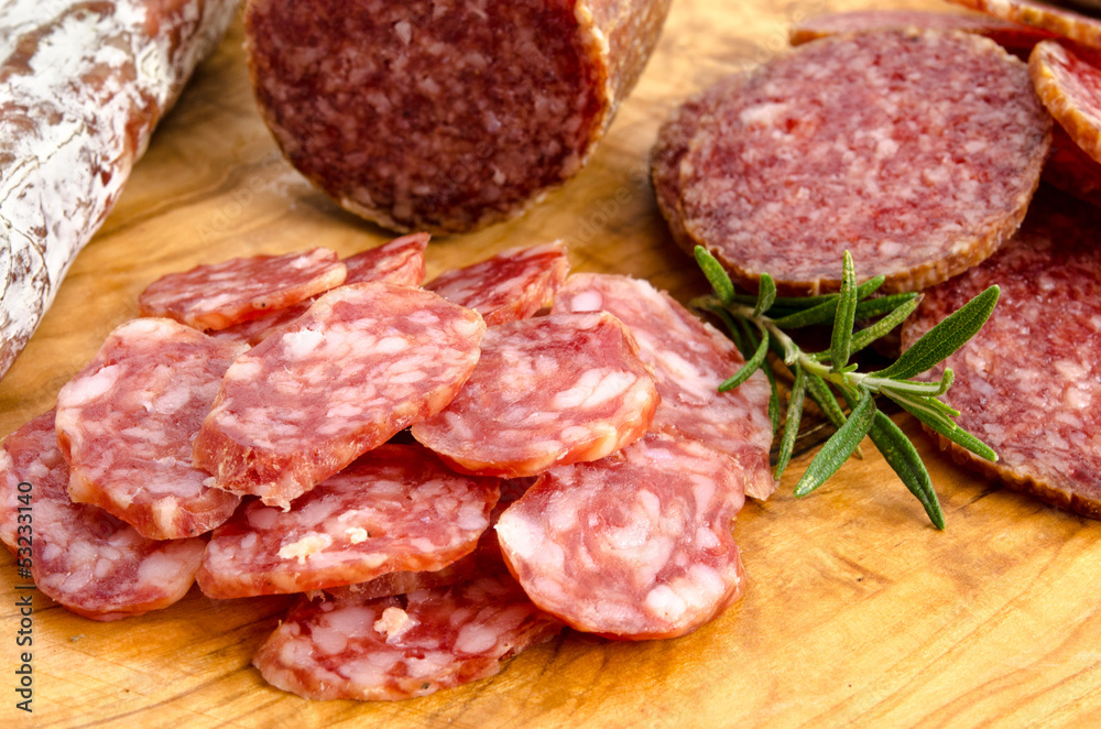 Salami geschnitten, verschiedene Sorten Salami geschnitten, verschiedene Sorten