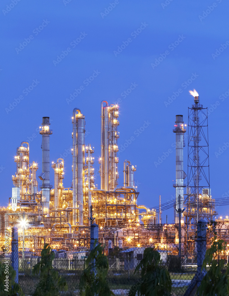 Energy fron petrochemical plant - Night scene
