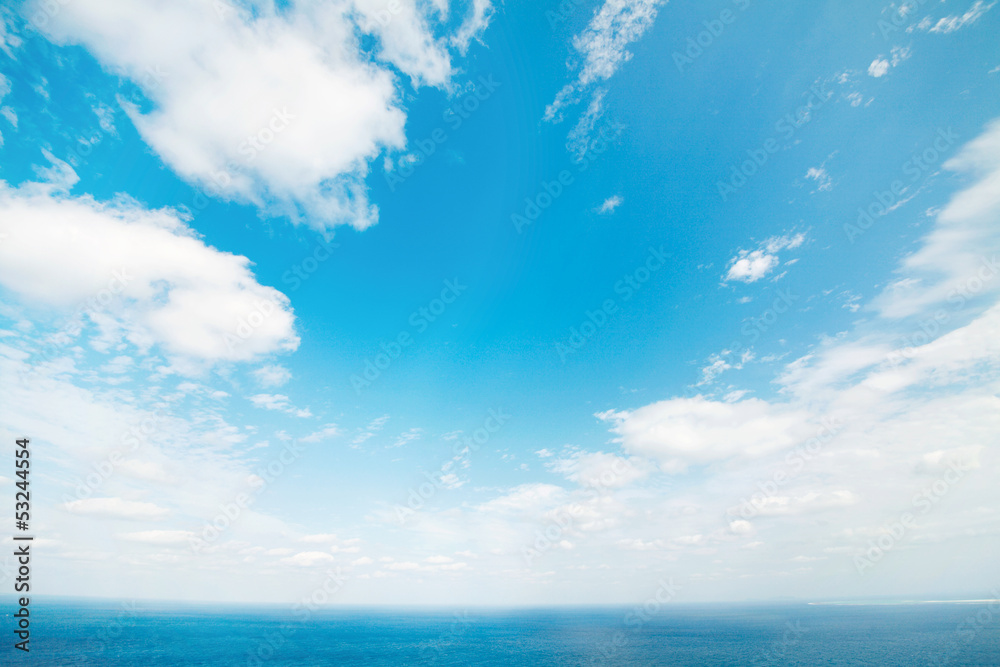 沖縄の海と空