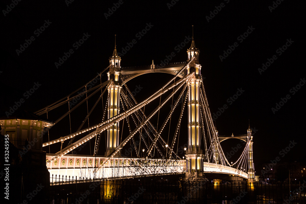 Obraz premium Albert's bridge at night, London