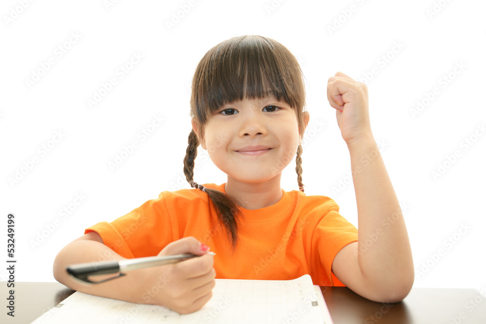 勉強をする女の子