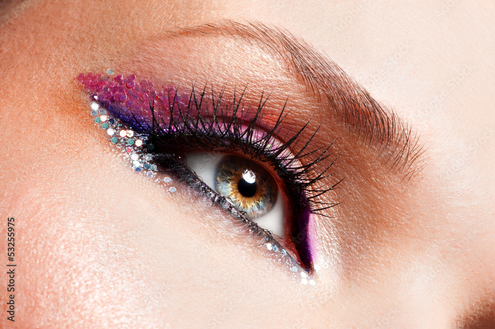 Obraz premium Woman eyes with beautiful fashion bright pink make-up