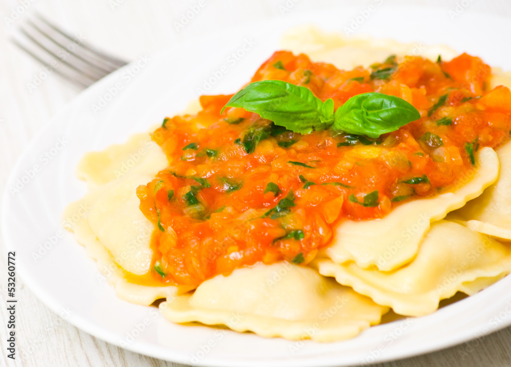 ravioli with tomato sauce and basil