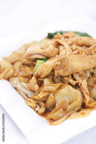 Pad se ew, Stir fried flat rice noodles with oyster sauce.
