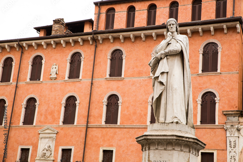 Obraz premium Ancient Statue in Verona.