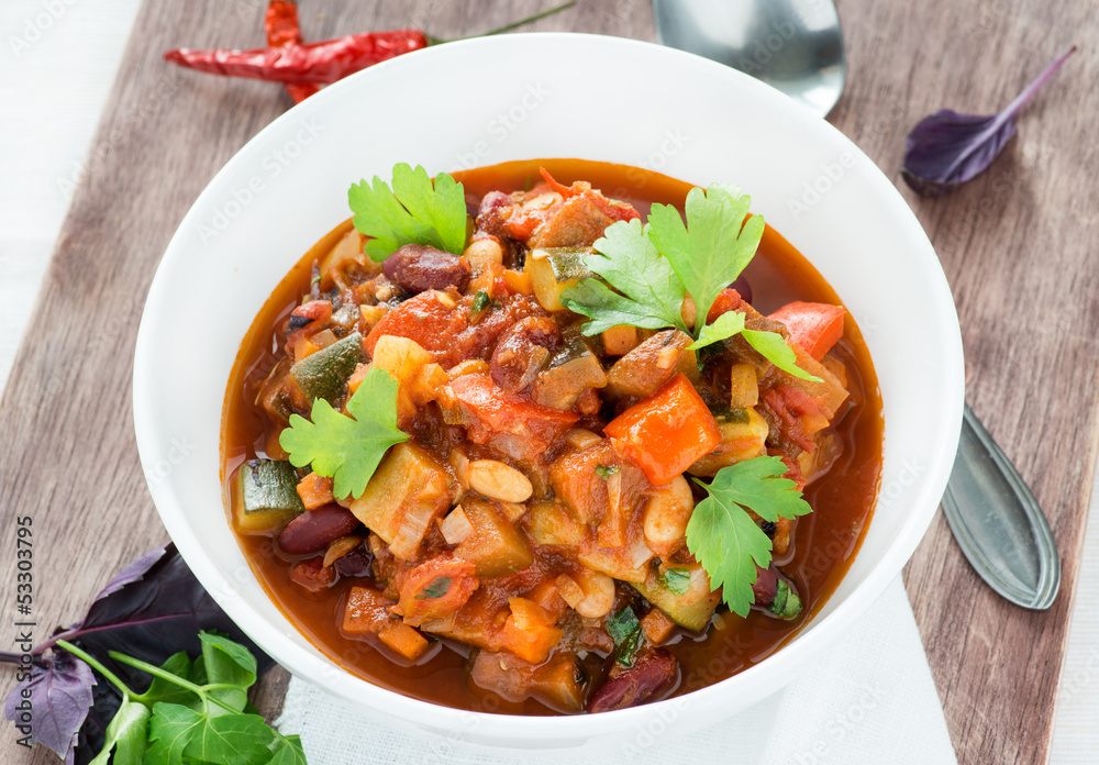 Vegetarian chilli with red and white beans Vegetarian chilli with red and white beans