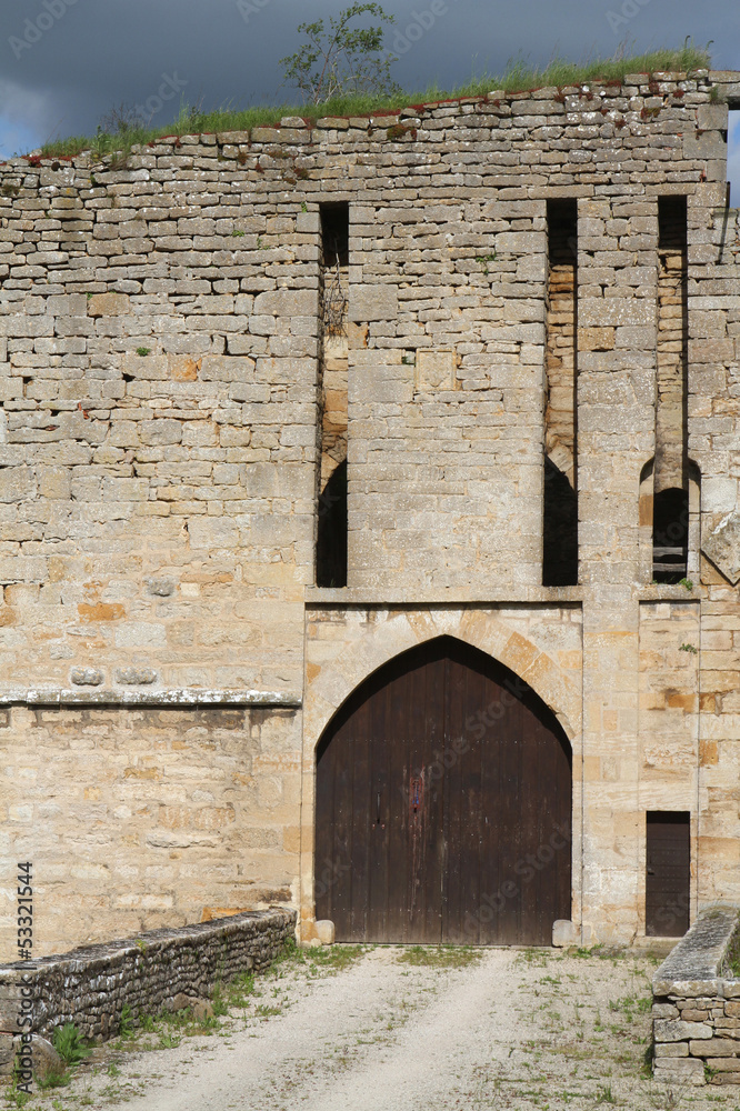 Fototapeta premium Ruines du Chateau d'Eguilly au coeur de la Bourgogne