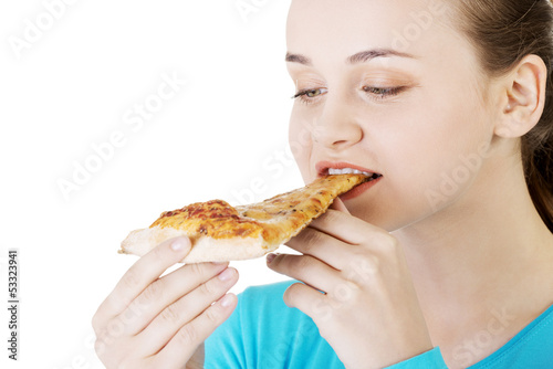 Young woman eating pizza.
