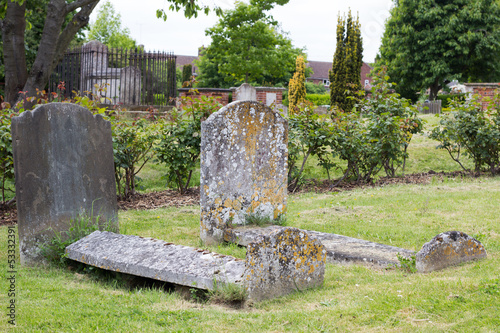 Obraz na płótnie Old weathered tombs in graveyard w salonie
