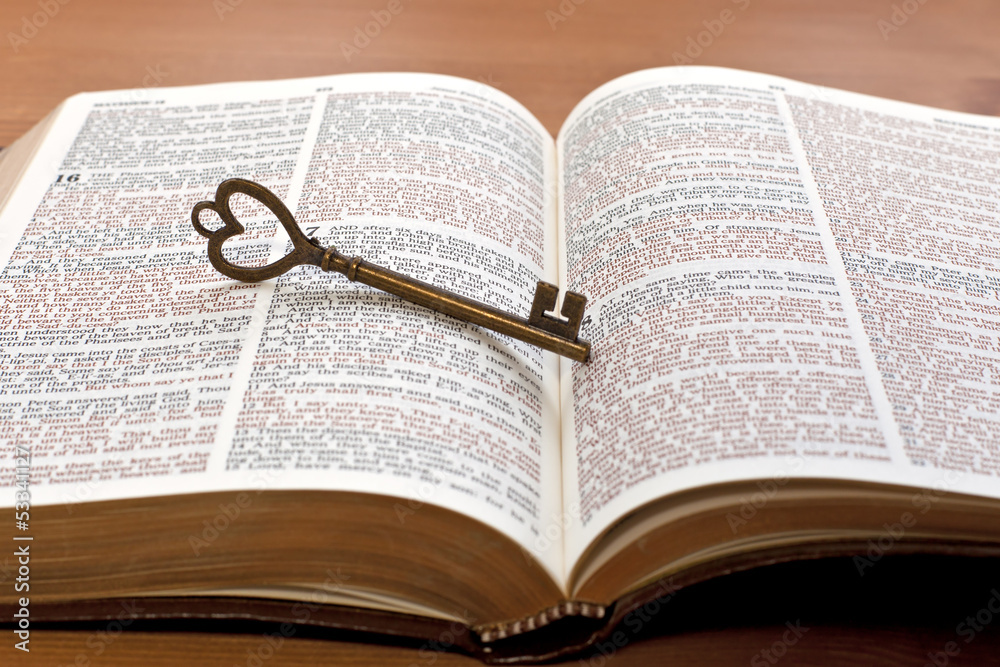 Naklejka premium key on the Bible page