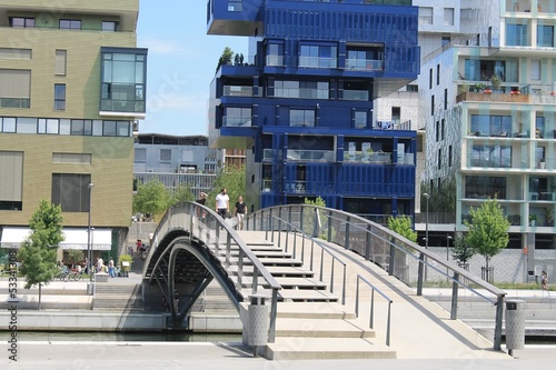 Passerelle du quarter Confluence à Lyon