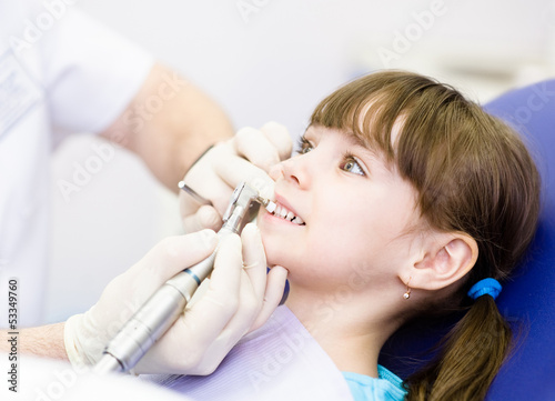Billede på lærred close-up medical dentist procedure of teeth polishing