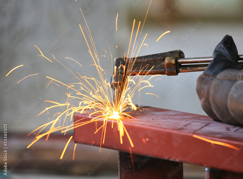Ταπετσαρία Steel plate cutting by gas machine