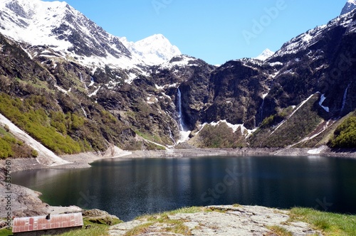 Fototapeta Naklejka Na Ścianę i Meble -  Lac de montagne
