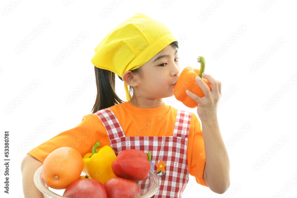 料理を楽しむ女の子 料理を楽しむ女の子