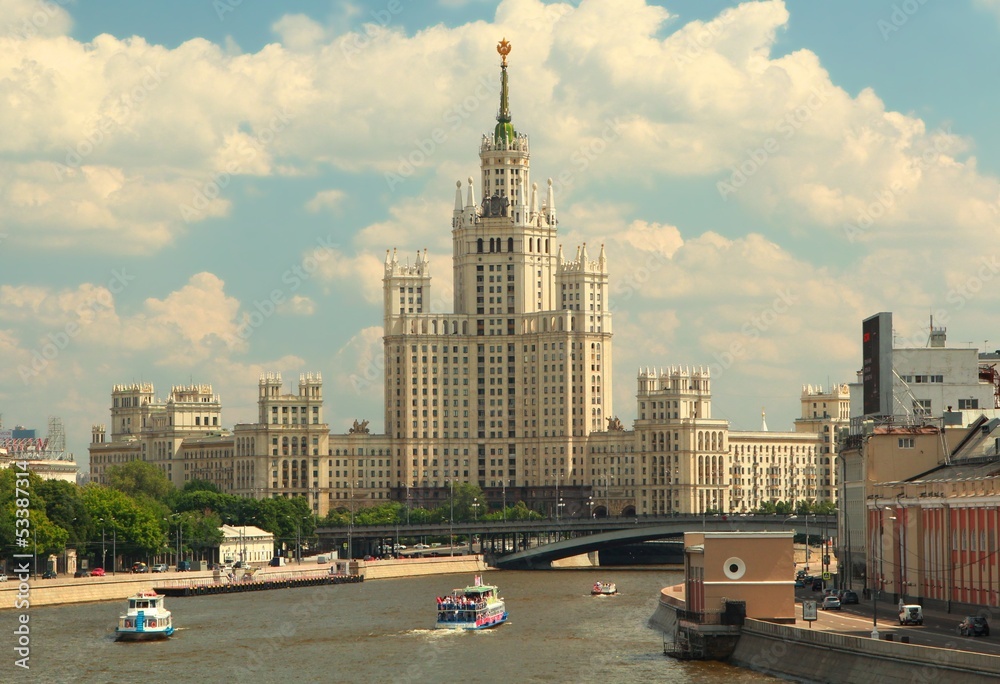 Fototapeta premium Высотка на Котельнической набережной