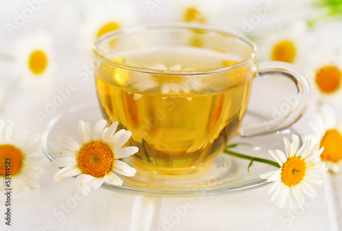 tea with daisy flower