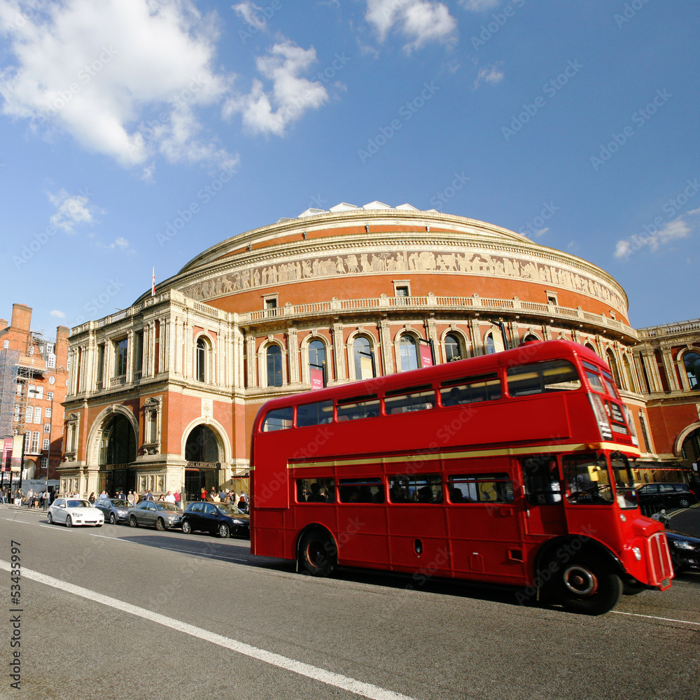 Obraz premium London Routemaster Bus passing by Royal Albert Hall