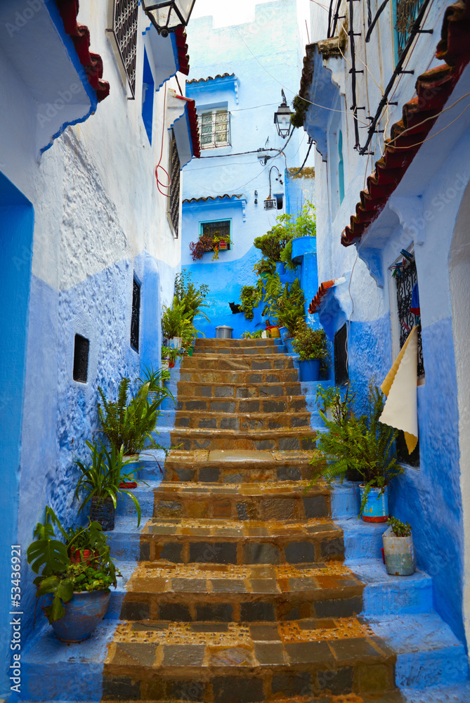 Obraz premium Wewnątrz marokańskiego miasteczka medyna Chefchaouen