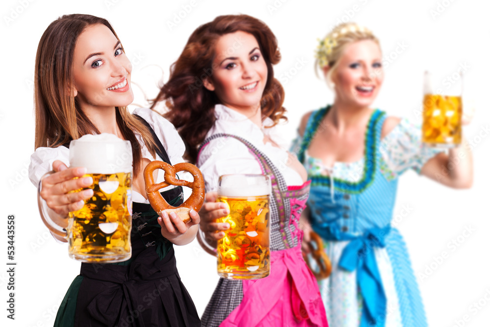 3 attraktive junge Frauen in Dirndls mit Bierkrügen 3 attraktive junge Frauen in Dirndls mit Bierkrügen