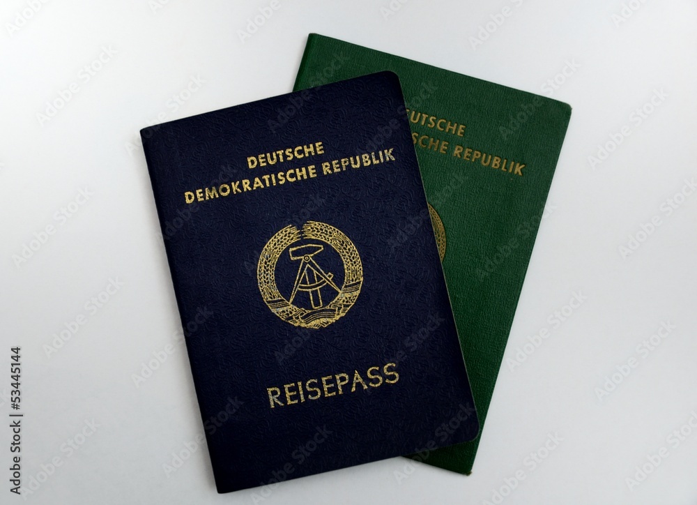 Reisepass und Dienstpass der DDR Reisepass und Dienstpass der DDR