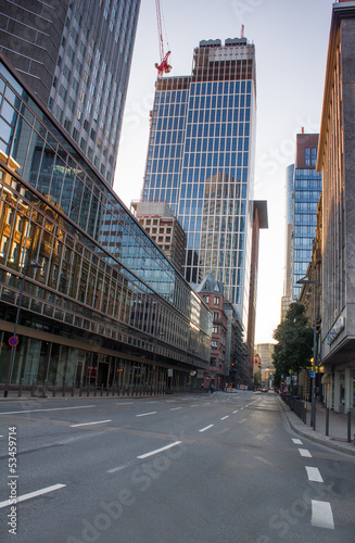 plain skyscraper street in Frankfurt © Tobias Arhelger